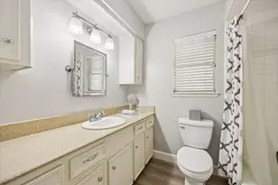 11010 Overbrook Ln, Houston, TX 77042 - Photo 19