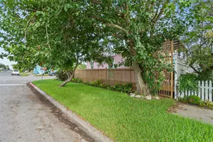 1301 15th St, Galveston, TX 77550 - Photo 3