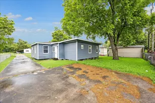 1011 12th 1/2 Street N, Texas City, TX 77590 - Photo 11
