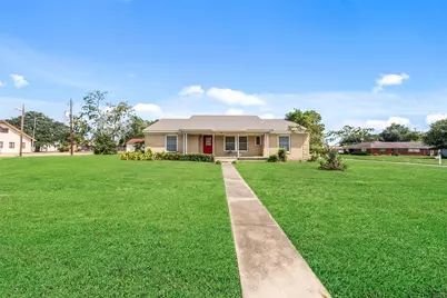 810 Main Street, Hempstead, TX 77445 - Photo 1