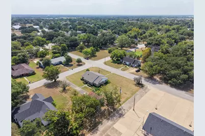 810 Main Street, Hempstead, TX 77445 - Photo 31