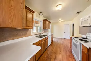 810 Main St, Hempstead, TX 77445 - Photo 13