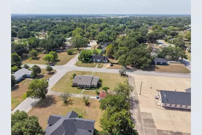 810 Main Street, Hempstead, TX 77445 - Photo 5