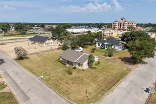 810 Main St, Hempstead, TX 77445 - Photo 7