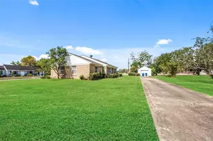810 Main St, Hempstead, TX 77445 - Photo 9