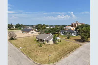 810 Main Street, Hempstead, TX 77445 - Photo 3