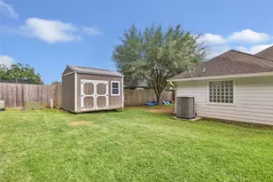 210 Regal Ln, Liberty, TX 77575 - Photo 7