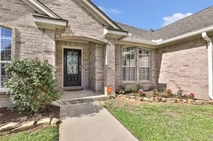 210 Regal Ln, Liberty, TX 77575 - Photo 15