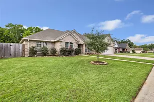 210 Regal Ln, Liberty, TX 77575 - Photo 3