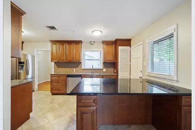 9802 Cedardale Drive, Houston, TX 77055 - Photo 11