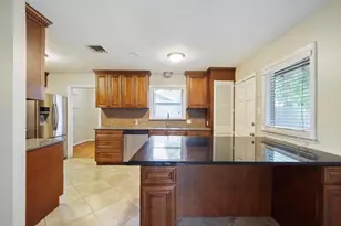 9802 Cedardale Dr, Houston, TX 77055 - Photo 11