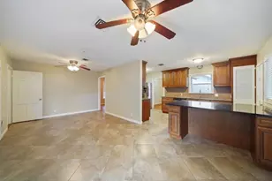 9802 Cedardale Dr, Houston, TX 77055 - Photo 9