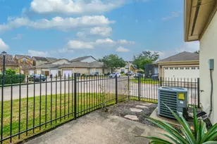 3521 Clearview Cir, Houston, TX 77025 - Photo 9