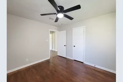 5815 Southseas Street, Houston, TX 77033 - Photo 23