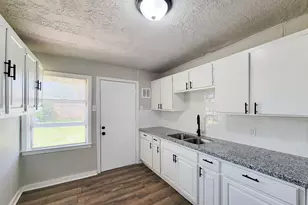 5815 Southseas St, Houston, TX 77033 - Photo 13