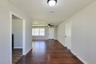 5815 Southseas St, Houston, TX 77033 - Photo 7