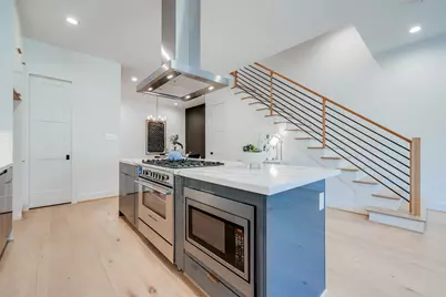 1634 Castle Court, Houston, TX 77006 - Photo 7