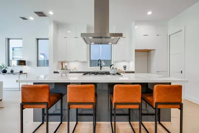 1634 Castle Court, Houston, TX 77006 - Photo 3