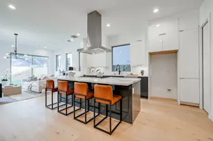 1634 Castle Ct, Houston, TX 77006 - Photo 11