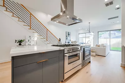 1634 Castle Court, Houston, TX 77006 - Photo 9