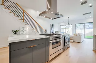 1634 Castle Ct, Houston, TX 77006 - Photo 9