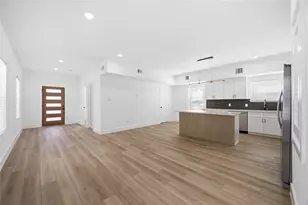 801 E 32nd 1/2 St, Houston, TX 77022 - Photo 9