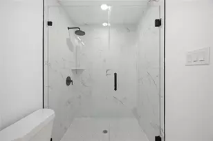 801 E 32nd 1/2 St, Houston, TX 77022 - Photo 25