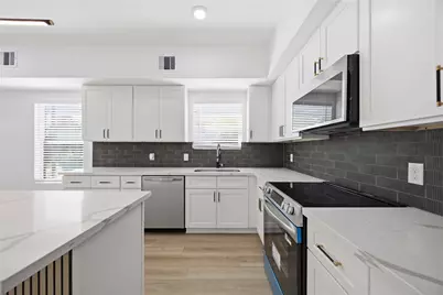 801 E 32nd 1/2 Street, Houston, TX 77022 - Photo 13