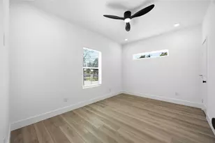 801 E 32nd 1/2 St, Houston, TX 77022 - Photo 19