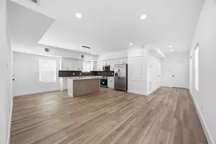 801 E 32nd 1/2 St, Houston, TX 77022 - Photo 5