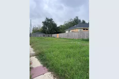 4608 N Loop East E, Houston, TX 77026 - Photo 3
