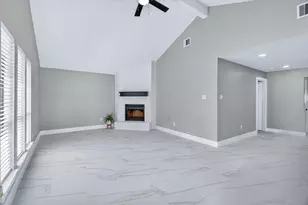 23 Summer Crest Cir, The Woodlands, TX 77381 - Photo 9
