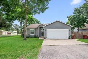 118 N Urbanec St, East Bernard, TX 77435 - Photo 3