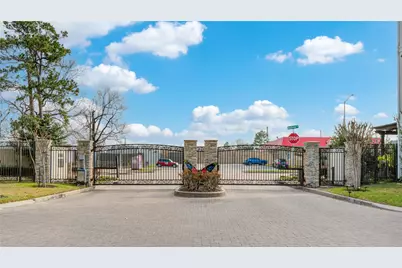 1415 Devonshire Manor Lane, Houston, TX 77055 - Photo 49