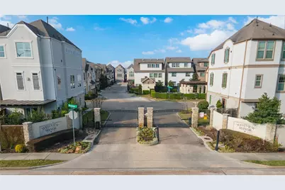 1415 Devonshire Manor Lane, Houston, TX 77055 - Photo 1