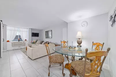 7520 Hornwood Drive 207W, Houston, TX 77036 - Photo 5