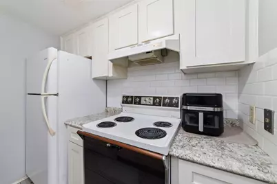 7520 Hornwood Drive 207W, Houston, TX 77036 - Photo 11