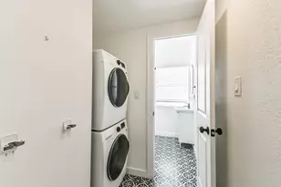 415 Fairview Ave, Houston, TX 77006 - Photo 7