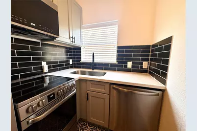 415 Fairview Avenue #4, Houston, TX 77006 - Photo 5