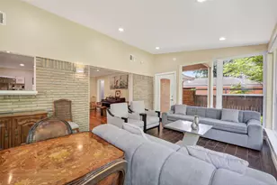 11230 Huggins Dr, Houston, TX 77035 - Photo 23