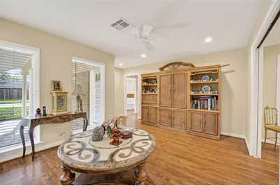 11230 Huggins Drive, Houston, TX 77035 - Photo 7