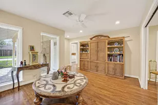 11230 Huggins Dr, Houston, TX 77035 - Photo 7