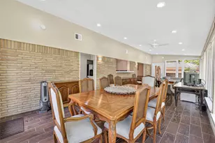 11230 Huggins Dr, Houston, TX 77035 - Photo 27