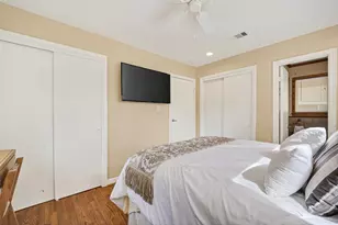 11230 Huggins Dr, Houston, TX 77035 - Photo 31