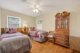 11230 Huggins Dr, Houston, TX 77035 - Photo 41