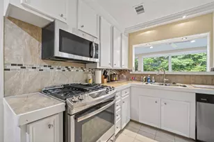 11230 Huggins Dr, Houston, TX 77035 - Photo 11