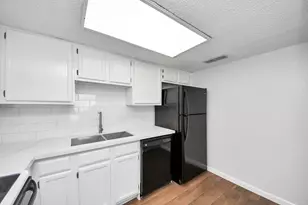 3750 Tanglewilde St, Houston, TX 77063 - Photo 19