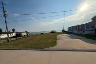 2514 Bay Oaks Harbor Dr, Baytown, TX 77523 - Photo 1