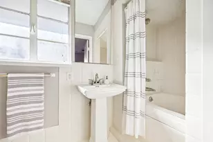 2712 West Holcombe, West University Place, TX 77005 - Photo 17