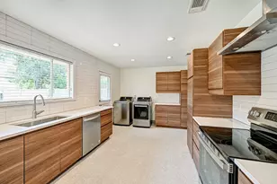 9771 Westview Dr, Houston, TX 77055 - Photo 9